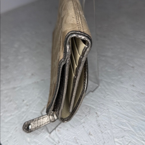 Coach EUC gorgeous, Anne and gold optic wallet, outside back zipper compartment - Picture 4 of 10